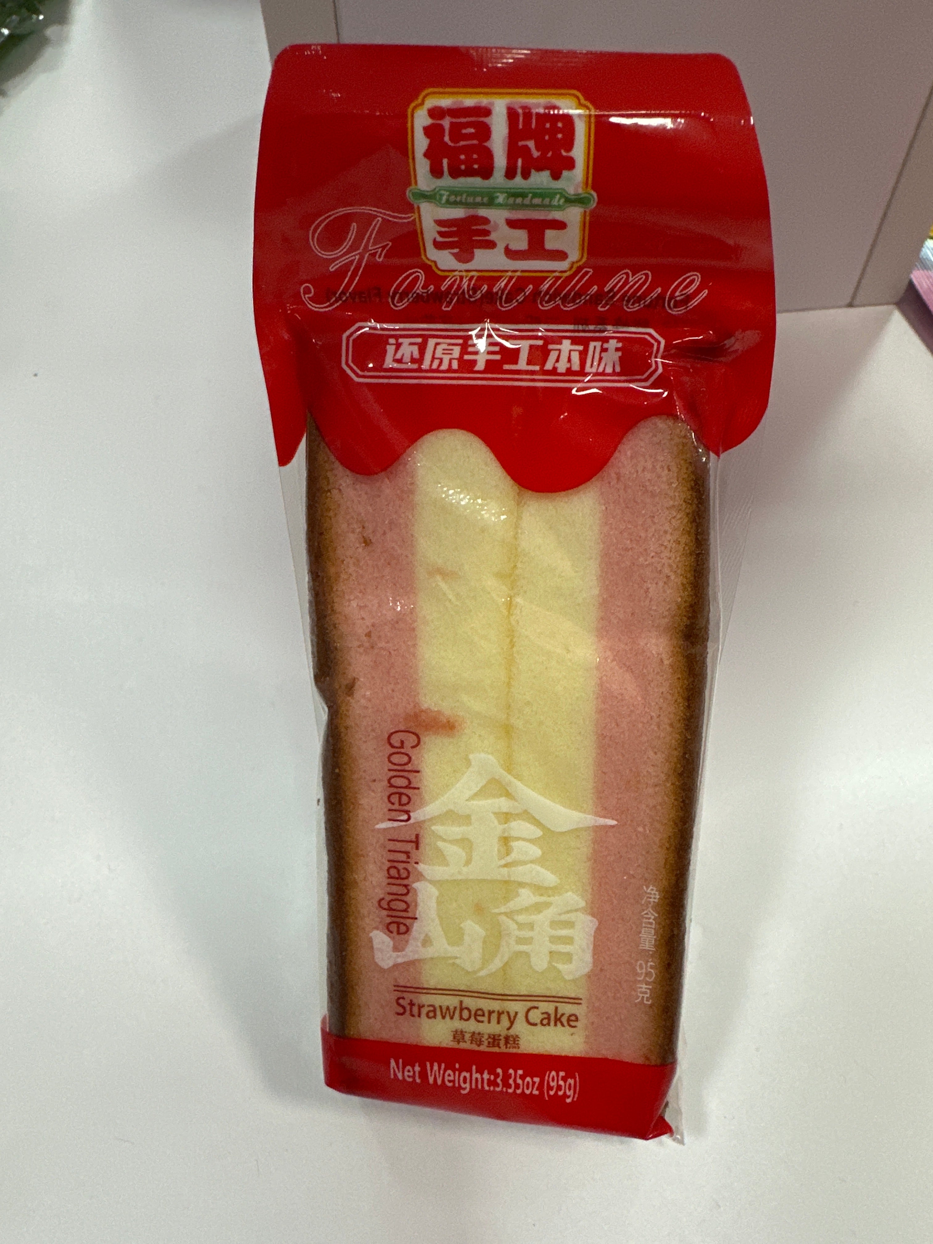 Fortune sandwhich cake strawberry flavour
